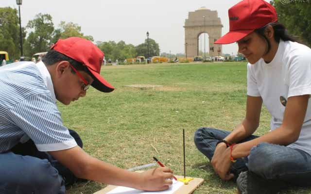 Students performing  Project Paridhi at India Gate