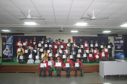 Participants with their certificate of participation