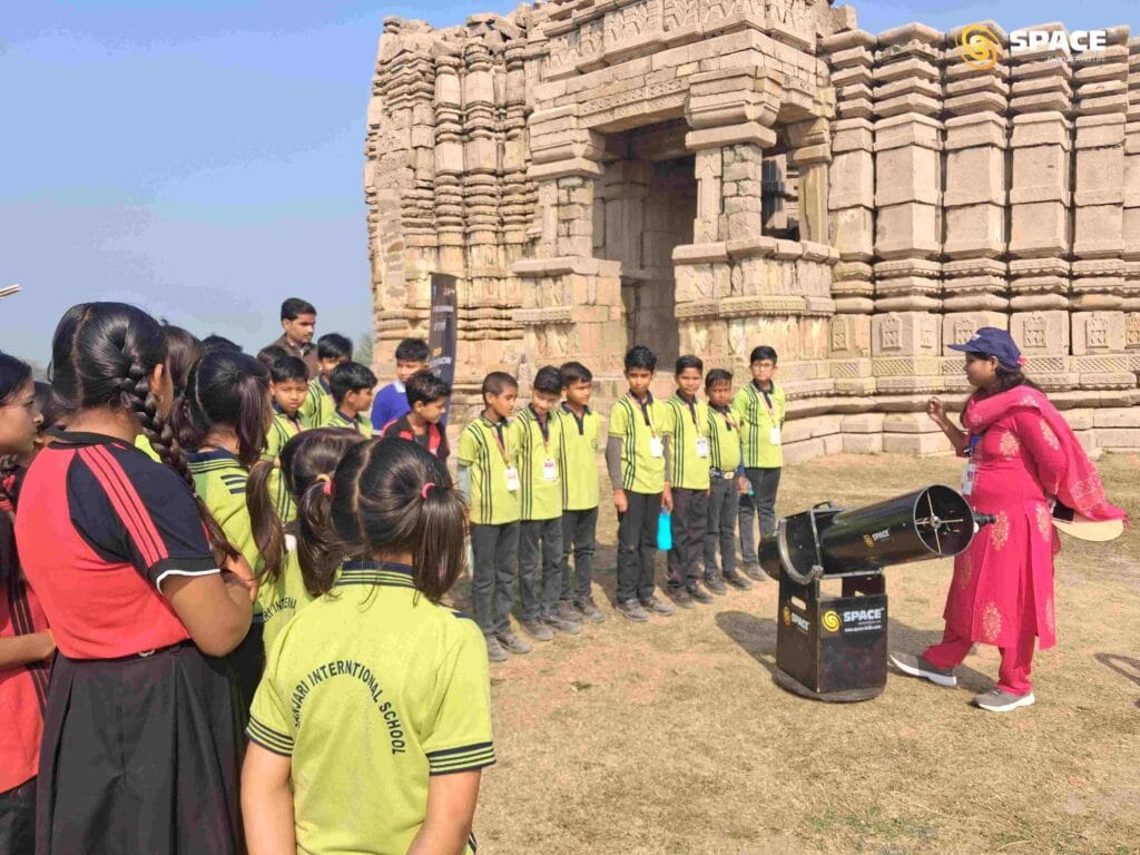 Students observing the Sun responsibly guided by educator of SPACE India